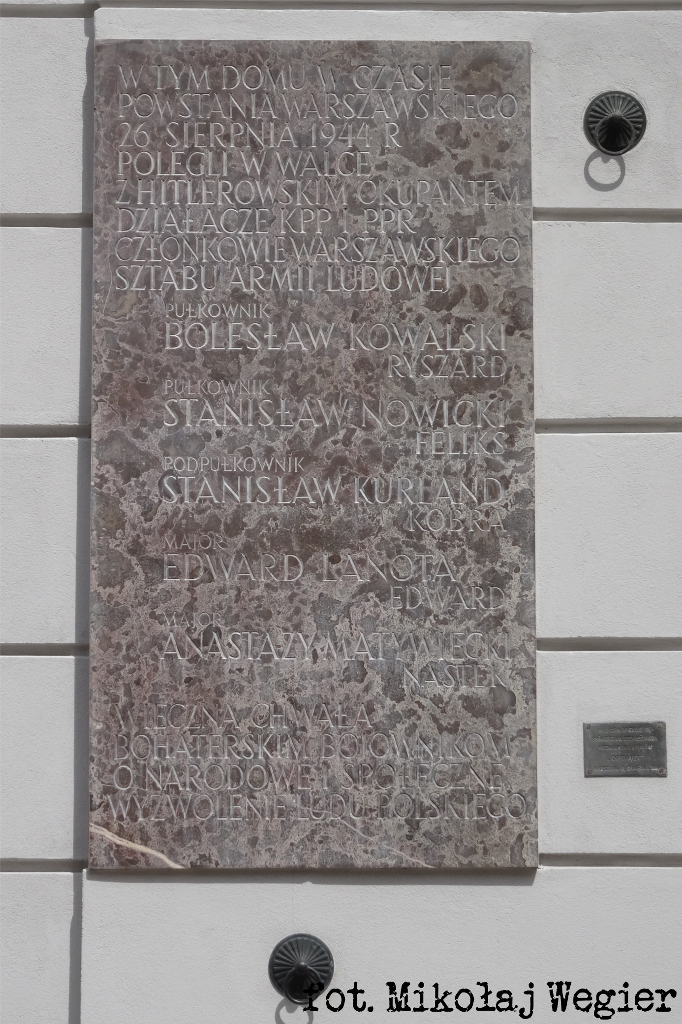 Tablica pamiątkowa na kamienicy przy ul. Freta 17 (2017)